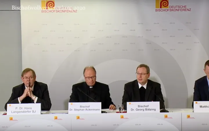 Die Abschlusspressekonferenz zur Frühjahrsvollversammlung der deutschen Bischofskonferenz in Mainz. V.l.n.r.: Generalsekretär Pater Hans Langendörfer, Bischof Stephan Ackermann (Trier), DBK-Vorsitzender Bischof Georg Bätzing und Pressesprecher Matthias Kopp.