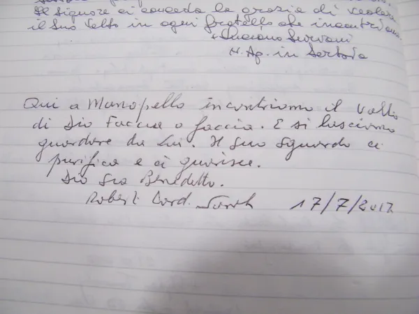 Die Widmung Kardinal Sarahs im Gästebuch der Kapuziner am 17. Juli 2017.