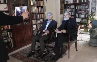 Professor de Zayas und Chris Peschken (rechts) bei den Aufnahmen / www.peschken.media