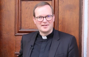 Regens Dirk Gärtner / screenshot / YouTube / Bistum Fulda