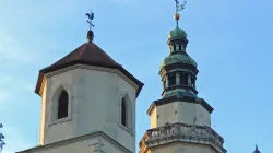 Eine der ersten protestantischen Kirchenneubauten in Bayern: Die Türme der evangelisch-lutherischen Dreieinigkeitskirche, die 1627-31 erbaut wurde.  / Paep56 via Wikimedia