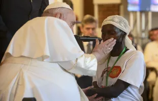 Am zweiten Tag seines Besuchs in der kongolesischen Hauptstadt Kinshasa, am 1. Februar 2023, hörte Papst Franziskus die Geschichten von Gewaltopfern aus der Konfliktregion im Osten der Demokratischen Republik Kongo. / Vatican Media