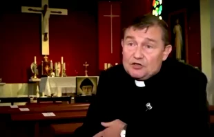 Priester Custodio Ballester / Screenshot von YouTube