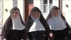 Die drei betagten Nonnen Bernadette (88), Regina (86) und Rita (81). / Screenshot von YouTube
