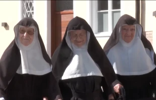 Die drei betagten Nonnen Bernadette (88), Regina (86) und Rita (81). / Screenshot von YouTube
