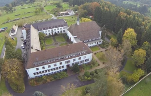 Kloster Esthal / screenshot / YouTube / Chris Labonte