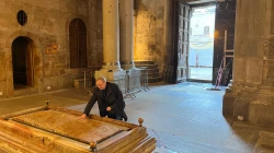 Bischof Georg Bätzing in der Grabeskirche in Jerusalem / Deutsche Bischofskonferenz / Matthias Kopp