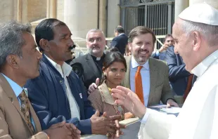 Mitglieder der Familie von Asia Bibi mit Papst Franziskus  / Vatican Media 