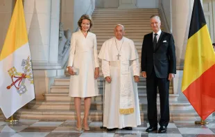 Papst Franziskus mit dem König der Belgier und dessen Ehefrau / Vatican Media