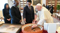 Papst Franziskus und der Präsident von Madagaskar, Andry Nirina Rajoelina / Vatican Media