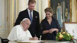 Papst Franziskus mit Großherzog Henri von Luxemburg und dessen Ehefrau Maria Teresa / Vatican Media / EWTN News