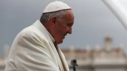 Papst Franziskus bei der Generalaudienz am Aschermittwoch 2016 auf dem Petersplatz / CNA/Daniel Ibanez