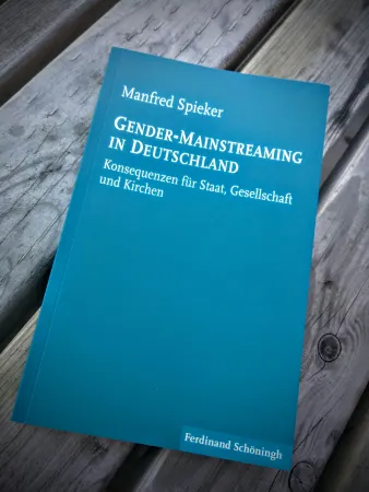 Das im September 2015 aufgelegte Buch erscheint 2016 in einer zweiten, erweiterten Auflage.