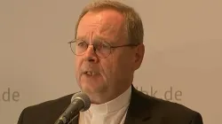 Bischof Georg Bätzing vor Beginn der Herbst-Vollversammlung der DBK am 25. September 2023 / screenshot / YouTube / phoenix