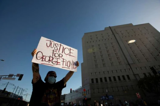 Ein Demonstrant nach dem Tod von George Floyd / Matt Gush / Shutterstock