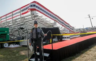 Bühne in Butler, Pennsylvania, nach dem Attentat auf Donald Trump / Anna Moneymaker / Getty Images