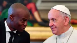 Papst Franziskus spricht mit dem haitianischen Präsidenten Jovenel Moïse während einer Privataudienz am 26. Januar 2018 im Vatikan. / Alberto Pizzoli/AFP via Getty Images.