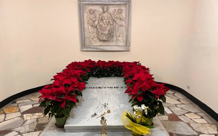 Das Grab von Papst Benedikt XVI.