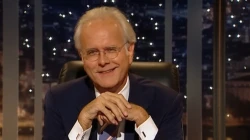 Der bekannte Entertainer Harald Schmidt. / Screenshot von YouTube