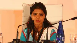 Eisham, die Tochter von Asia Bibi, bei der Konferenz "Wir sind alle Nazarener".
 / ML/Maslibres.org via ACI Prensa