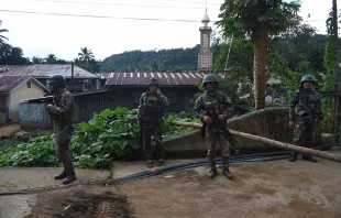 Soldaten auf Patrouille in Marawi im Juni 2017 / CBCP News / Philippinische Bischofskonferenz