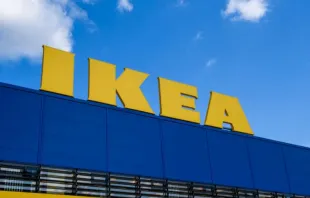 IKEA-Schriftzug /  Gints Ivuskans / Shutterstock