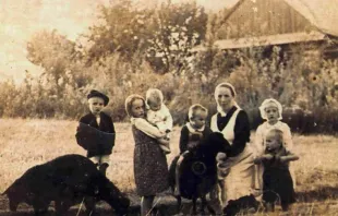 Wiktoria Ulma mit sechs ihrer Kinder. 
 / Museum der Polen, die Juden gerettet haben