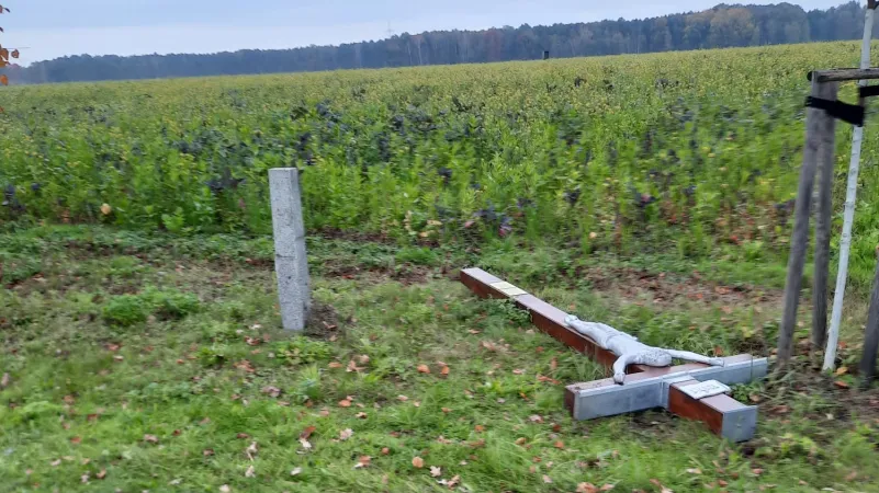 Geschändetes Wegkreuz im Landkreis Bautzen