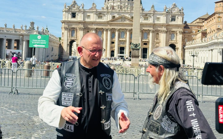 Pater Karl Wallner OCist (links) mit Thomas Draxler, dem Gründer der „Jesus-Biker”.