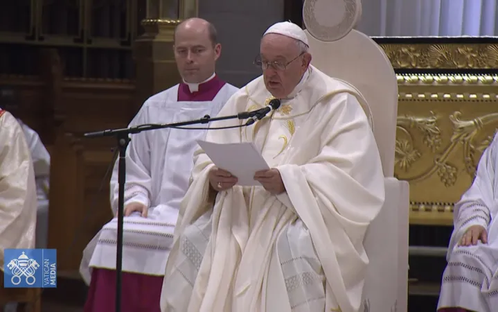 Papst Franziskus bei der Heiligen Messe im kanadischen Nationalheiligtum "Sainte Anne de Beaupré" in Quebec am 28. Juli 2022.