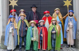 Sternsinger mit Bischof Rudolf Voderholzer / Veit Neumann / Bistum Regensburg