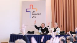 Bischof Georg Bätzing und Irme Stetter-Karp beim Synodalen Ausschuss / Synodaler Weg / Marko Orlovic