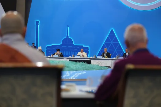 Papst Franziskus beim "VII Congress of Leaders of World and traditional Religions" im "Palast des Friedens und der Versöhnung" in Nur-Sultan (Kasachstan) am 14. September 2022. / Rudolf Gehrig / CNA Deutsch