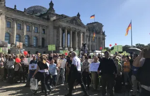 Jährlich demonstrieren Lebensschützer aus dem ganzen deutschsprachigen Raum in Berlin vor dem Reichstag. / Rudolf Gehrig / EWTN.TV