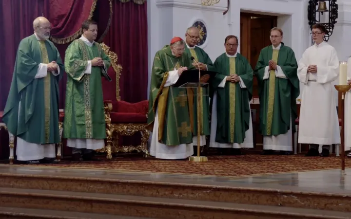 Kardinal Kurt Koch (Mitte) beim feierlichen Pontifikalamt in der Basilika St. Anna in Altötting am 14. Juli 2024