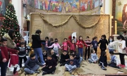 Kinder proben ein Krippenspiel in der Pfarrei „Heilige Familie“ in Gaza / Pfarrei Heilige Familie Gaza