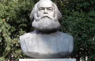 Büste Karl Marx (1953) des Bildhauers Will Lammert
Standort: Berlin-Friedrichshain / SpreeTom / Wikimedia (CC BY-SA 3.0) 