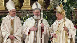 Erzbischof Dominique Mathieu (Mitte) nach seiner Weihe zum Erzbischof von Teheran-Isfahan, Iran, in der Basilika der Zwölf Apostel in Rom. / Vatikanische Kongregation für die Orientalischen Kirchen.