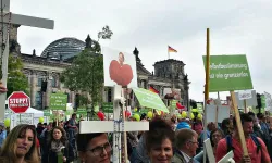 Marsch für das Leben: Teilnehmer vor dem Reichstag am 17. September 2017. / EWTN.TV / Rudolf Gehrig