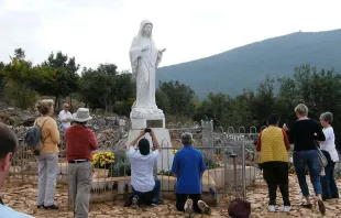 Marienstatue in Medjugorje  / Beemwej (Wikipedia)