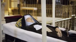 Mutter Angelica, aufgebahrt in der Kapelle am Tag ihrer Gedenkmesse am 30. März 2016. / EWTN