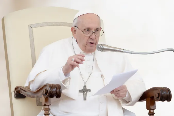 Papst Franziskus bei der Katechese auf dem Petersplatz.