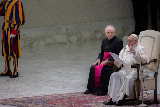 Papst Franziskus bei der Generalaudienz am 6. April 2022 in Rom. / CNA Deutsch / Daniel Ibanez