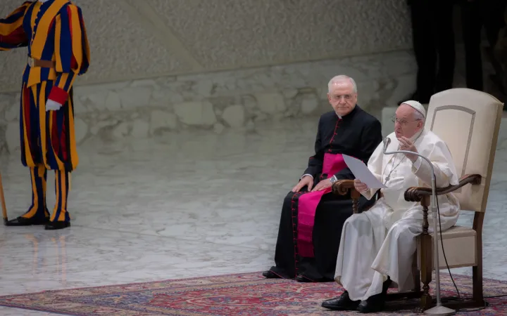 Papst Franziskus bei der Generalaudienz am 6. April 2022 in Rom.