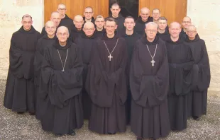 Die Mönche der Abtei „Sainte-Marie de la Garde“ mit Dom Hervé Courau (Triors), dem neuen Abt Dom Marc Guillot und Dom Louis-Marie (Le Barroux) / Mit freundlicher Genehmigung / www.la-garde.org2021