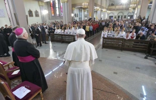 Papst Franziskus in der Erzengel-Michael-Kirche am 6. Mai 2019 / Vatican Media Pool / CNA Deutsch 