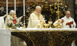 Kardinal Gerhard Ludwig Müller bei der Heiligen Messe am Kathedra-Altar am 30. Dezember 2025 zu Ehren des verstorbenen Papst Benedikt XVI. / Valentin Gehrig / CNA Deutsch