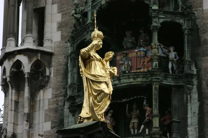 Tausende Pilgern am Wochenende zur Schutzpatronin Bayerns: Die Mariensäule in München