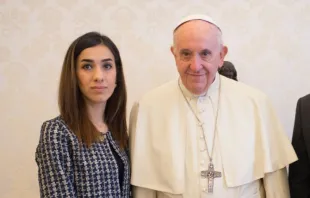 Friedensnobelpreisträgerin Nadia Murad trifft sich mit Papst Franziskus im Vatikan am 20.12.2018
 / Vatican Media.

