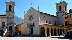 Norcia vor der Zerstörung: Die Kirche des heiligen Benedikt am  Piazza San Benedetto.  / PizzoDiSevo via Wikimedia CC BY-SA 2.0